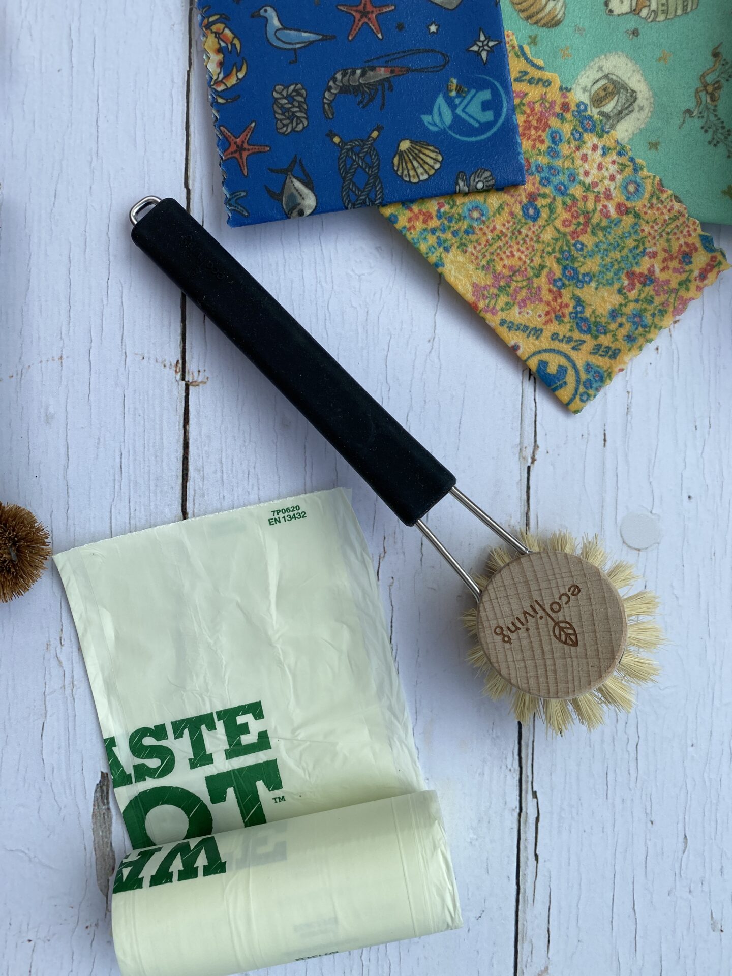 Ecoliving eco friendly washing up brush.